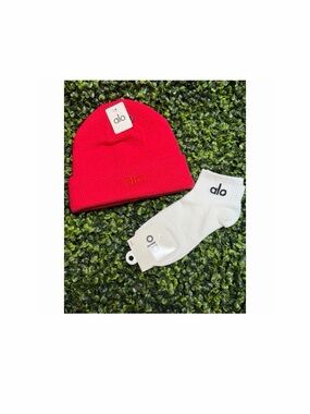 Alo Red Beanie & White Socks Set
Unisex